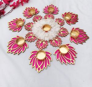 COLLECTION AARNA Décoration de maison festive Art Déco écologique traditionnelle indienne Porte-bougie Rangoli Fleurs artificielles Métal - Product Image 1