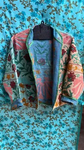 Vente en gros de cardigan en coton brodé de fleurs bohèmes, manches longues, coupe ample avec poches, fait main, lavable, à porter toute l'année - Product Image 6