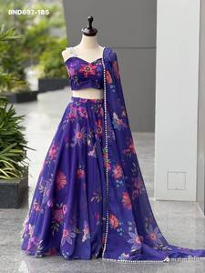 Ensemble élégant de Lehenga-Choli et Dupatta en soie organza avec imprimé numérique, design de créateur, pour femme, exportateur de mode, vente en gros - Product Image 3