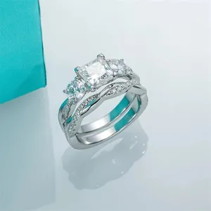 Ensemble de bagues de mariage assorties en moissanite princesse 2,50 carats, plaqué or blanc 14 carats - Product Image 1