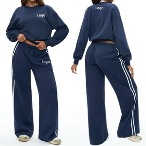 Ensemble de survêtement pour femme en coton et polyester, coupe ample, avec logo personnalisé, bandes latérales, vêtements de sport de luxe de haute qualité - Product Image 1