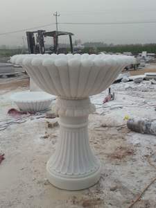 Urne de jardin classique en marbre blanc sculpté à la main, écologique, durable, de style vintage, pour l'intérieur et l'extérieur - Product Image 2