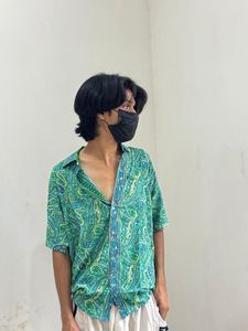เสื้อเชิ้ตผู้ชายสีเขียวลายพิมพ์เพสลีย์ ผ้าฝ้ายลำลอง แขนยาว ปกคอปก ผ้าป๊อปลินทอระบายอากาศสำหรับฤดูร้อน - Product Image 2