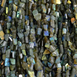 Elegantes pepitas de labradorita pulidas |   Cuentas facetadas de piedras preciosas naturales de 10-15 mm con múltiples destellos para pulseras |   Piedras de Labradorita en Bruto - Product Image 2