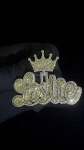 สร้อยคอหรูหรา "Leslie" ประดับเพชรโมอิสซาไนต์เต็มเส้น พร้อมจี้รูปมงกุฎ สำหรับผู้ชายและผู้หญิง - Product Image 1