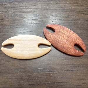 Cartes/tapis en bois utilisées pour la fabrication de textiles complexes et étroits, tels que des ceintures robustes, des sangles, des garnitures de vêtements et des tapisseries. - Product Image 4