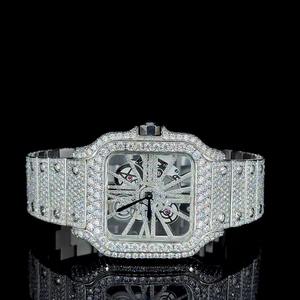 Montre de luxe en or blanc de qualité supérieure pour hommes, entièrement sertie de diamants, avec bracelet en acier inoxydable, disponible à la vente - Product Image 1