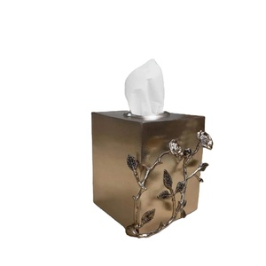 Caja de pañuelos de Metal de alta calidad con diseño de Rosa Organizador de pañuelos Diseño admirable Caja de servilletas de Metal decorativa para el hogar Mejor precio - Product Image 1