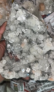 Magnifique spécimen minéral en cluster de cristal d'apophyllite naturelle pour la méditation Reiki, les collectionneurs de minéraux et la décoration intérieure - Product Image 5