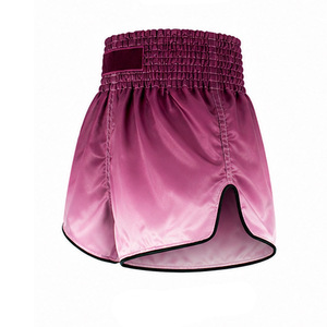 Shorts de Muay Thai personnalisés pour hommes, taille haute, en satin, couleur unie, fermeture élastique, respirant, logo avant, séchage rapide, style décontracté - Product Image 3