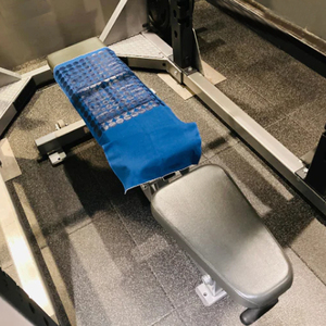 Tapete Portátil Antideslizante de TPE para Bench Press, 30x90cm, 1mm de Grosor, Tapete para Levantamiento de Pesas con Agarre de Silicona para Mayor Estabilidad - Product Image 4