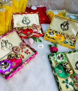 Juego de Regalo Exquisito Hecho a Mano en India, Pequeño Plato para Diya Roli Akshat, Shubh Labh, Ganesha Metálico Colgante para Diwali y Celebración de la Casa Nueva - Product Image 3