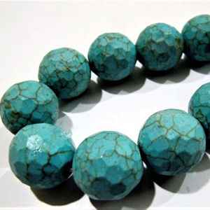 Perles de turquoise en forme de boule, facettées, 15 mm, en howlite turquoise - Product Image 1