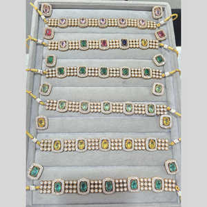 Ensemble de collier ras du cou en pierre de cristal autrichien plaqué or 12162362YE avec un design élégant et luxueux - Product Image 1