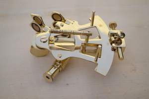 เครื่องมือนำทางเซกซ์แทนท์สีทอง วินเทจ สำหรับเรือเดินสมุทร - Product Image 2