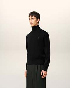 Suéter de Lana Negro para Hombre, Cuello Alto, Diseño Minimalista de Color Sólido, Logotipo Frontal, Ropa de Invierno, Corte Regular, Pullover - Product Image 1