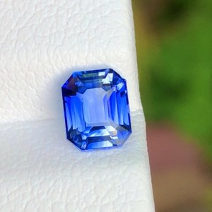 Saphir bleu naturel taille octogonale, pierre précieuse non montée, qualité excellente et rare, certifiée par un tiers, pour la fabrication de bijoux fins et de luxe - Product Image 1