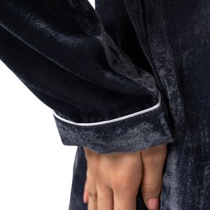Conjunto de Pijama de Terciopelo Negro para Mujer, Manga Larga, Camisa con Botones, Pantalones a Juego con Ribete Blanco en Contraste, Ropa de Dormir Suave y Lujosa, Personalizable OEM - Product Image 3
