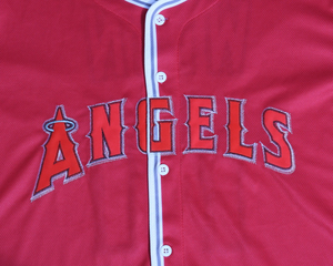 Camiseta de Béisbol Bordada en Rojo con Logotipo Personalizado al por Mayor, Estilo Nuevo, Cuello en V, para Adultos, Tallas S-XXXL, Impresión por Sublimación, OEM/ODM - Product Image 4