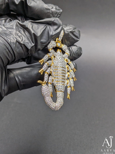 Pendentif Scorpion couleur or avec Moissanite, Bijou en cristal, Collier Statement pour Homme - Product Image 3