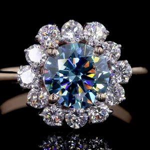 Anillo de Compromiso con Halo de Flores y Diamante Azul Cultivado en Laboratorio - Product Image 3