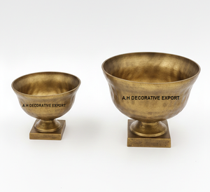 Macetas Modernas de Aluminio Cromado con Pedestal - Cuencos Metálicos Duraderos Hechos a Mano para Decoración de Jardín y Hogar de Lujo en Interiores - Product Image 4