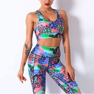Ensembles de yoga pour femmes 5 pièces respirants, antibactériens, à séchage rapide, sans couture, en Spandex/Polyester, avec logo personnalisé, haute qualité, OEM - Product Image 4