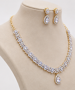 Parure Collier et Boucles d'Oreilles en Zircon Cubique Plaqué Platine, Coupe Poire, Bijoux Pendante Tendance Orelia Luxe pour Mariage Femme - Product Image 1