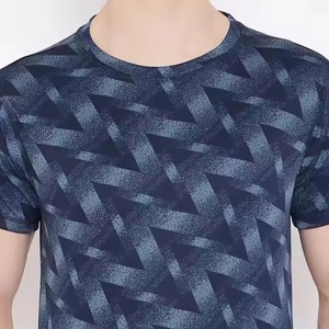 เสื้อยืดสตรีทแวร์ผ้าเจอร์ซีย์เนื้อหนัก 100% คอตตอน คุณภาพสูง สไตล์วินเทจ ล้างสีแล้ว สำหรับผู้ชาย พร้อมโลโก้แบบกำหนดเอง - Product Image 3