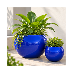 Maceta Premium Roja en Forma de Bola, Elegante y Moderna, Decorativa para Jardín y Paisajismo, de Fibra de Vidrio - Product Image 1