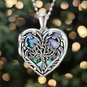 Cadeau de Noël pour la Saint-Valentin, collier vintage avec pendentif lune transparent en perle d'eau douce et coquillage, en argent sterling 925 - Product Image 3