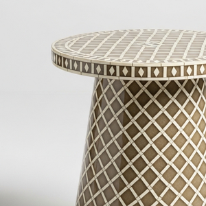 Mesa Auxiliar de Diseño Industrial con Incrustaciones de Hueso Marrón, Taburete de Pedestal con Patrón de Rejilla Hecho a Mano para Dormitorio, Escuela, Entrada - Product Image 3