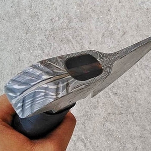 Hacha de Damasco Hecha a Mano de Alta Calidad con Mango de Madera de Palisandro, 2 lb, Hacha de Doble Hoja para Exteriores, Tomahawk para Acampar y Cortar - Product Image 3