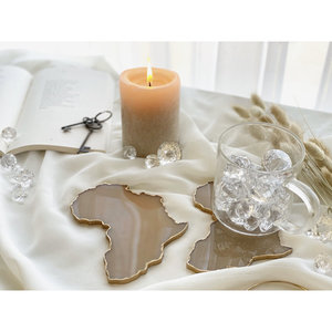 Posavasos de Madera con Forma de Mapa de África Color Miel con Borde Dorado, Aspecto de Ágata, 5mm, Antideslizantes, para Decoración del Hogar - Product Image 1