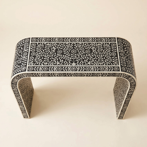 Table console intarriée en os, intemporelle, pour espaces classiques et contemporains, artisanat de luxe par Vikis Arts - Product Image 2