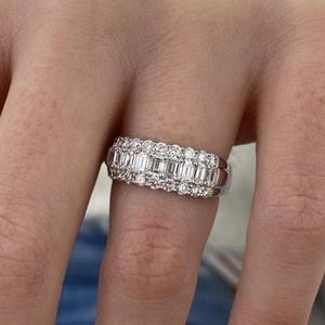 Anillo de eternidad con esmeraldas y diamantes de corte redondo, con doble halo, de oro macizo, anillo de boda, anillo de aniversario, regalo de lujo para ella - Product Image 1
