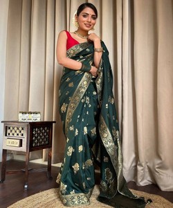 Sari de Seda Verde Esmeralda con Bordado Floral Dorado, Traje Tradicional Indio para Bodas, Estilo Banarasi, Sari Largo Hasta el Suelo para Mujer - Product Image 1