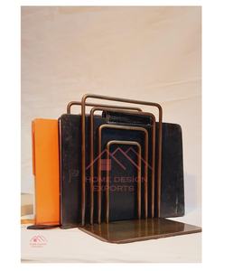 Sujetalibros de Metal con Acabado Antiguo de Latón, Escultura Moderna, Decoración de Mesa, Sujetalibros - Product Image 1