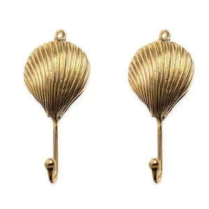 Porte-manteau mural décoratif en métal Golden Shell, style classique, lot de 2, pour salle de bain - Product Image 1