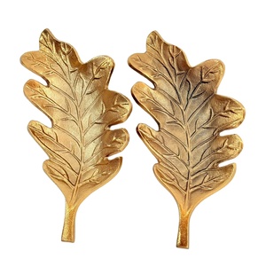 Frutero Decorativo con Diseño de Hoja de Roble, Aluminio con Acabado Dorado por R. B. Overseas - Dorado / 31.5 L x 15 W x 4 H Cm - Product Image 1