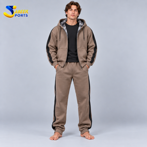 Conjunto Deportivo Personalizado para Hombre de Doble Capa, Hecho con Material Resistente, Ofrece un Ajuste Cómodo y una Sensación Cálida - Product Image 1