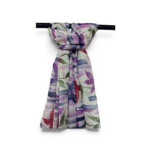 Châle de créateur de qualité supérieure pour femmes, idéal pour les tenues bohèmes, les voyages et la mode décontractée, au prix de gros auprès du fournisseur. - Product Image 3