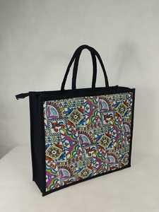 Sac fourre-tout en toile imprimé avec fermeture éclair et poignées noires - Product Image 4