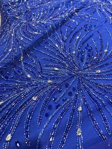 Tissu en tulle et dentelle de créateur avec broderies complexes de perles et de paillettes pour robes de mariée, mode haute couture et vêtements de soirée. - Product Image 2