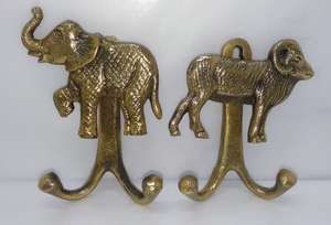 Elegantes Ganchos de Aluminio para Montar en la Pared, 4 Ganchos, Diseño Minimalista con Patrón de Letras, Perchero Multifuncional para Ropa a Precio Económico - Product Image 5