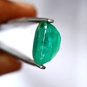 Pierre précieuse naturelle émeraude verte zambienne de 5 carats, taille coussin, facettée, pour la fabrication de bijoux - Product Image 5