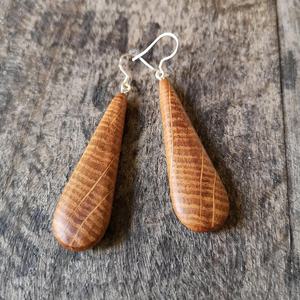 Boucles d'oreilles en bois en forme de goutte d'eau, fabriquées à la main, avec crochets en bois naturel pour la fabrication de bijoux - Product Image 1