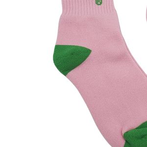 Chaussettes courtes roses avec lettres grecques vertes en mélange de coton, chaussettes de sport décontractées, douces et confortables pour tous les jours - Product Image 5