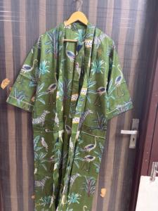 Bata Kimono de Algodón Floral de Lujo para Mujer, Ligera y Suave, Hecha a Mano con Estampado Digital, Cuello en V, Cierre con Cordón, Transpirable - Product Image 1