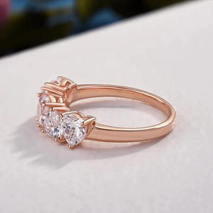 แหวนแต่งงานแบบเรียบง่ายประดับเพชรโมอิสซาไนต์ทรงหัวใจห้าเม็ด สำหรับผู้หญิง ทำจากเงินแท้ 925 แหวนหมั้นเพชรจำลอง - Product Image 3